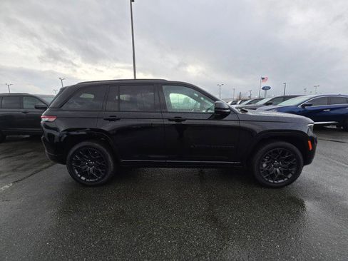 New 2025 Jeep Grand Cherokee Summit image 2