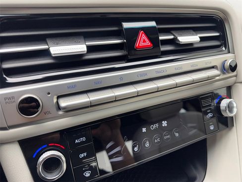 Used 2025 Genesis G70 2.5T image 67