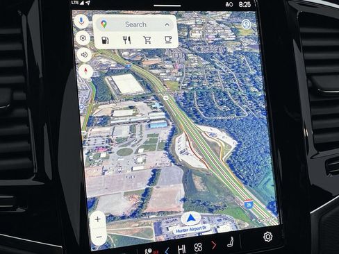 Used 2025 Volvo XC90 B5 Plus image 17