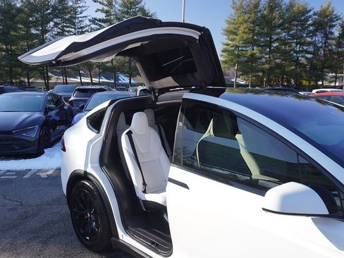 Used 2018 Tesla Model X 100D image 25