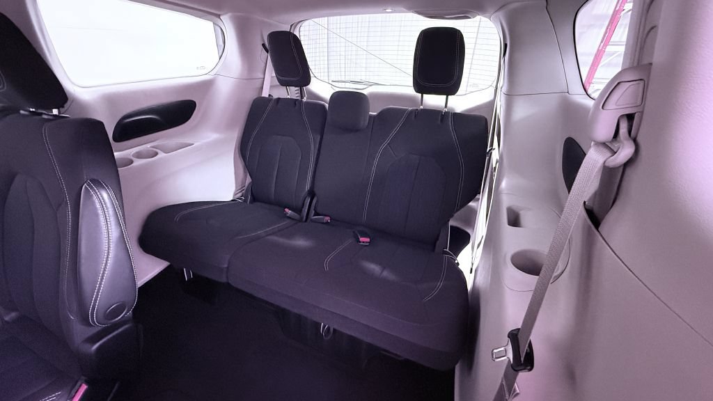 Used 2023 Chrysler Voyager LX FWD image 18