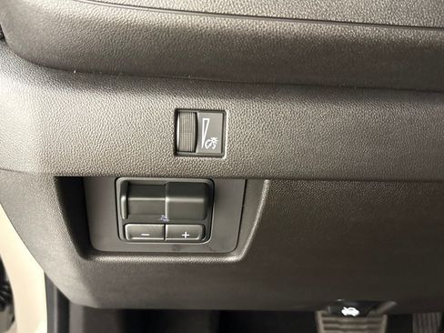 Used 2026 Chevrolet Colorado Trail Boss AWD/4WD image 31