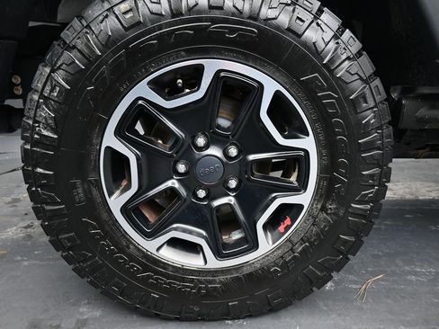 Used 2016 Jeep Wrangler Unlimited Rubicon image 10