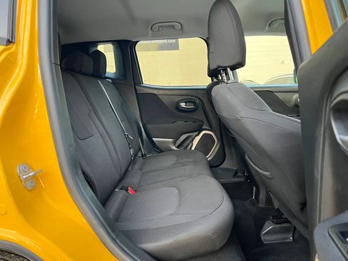 Used 2015 Jeep Renegade Latitude FWD image 17
