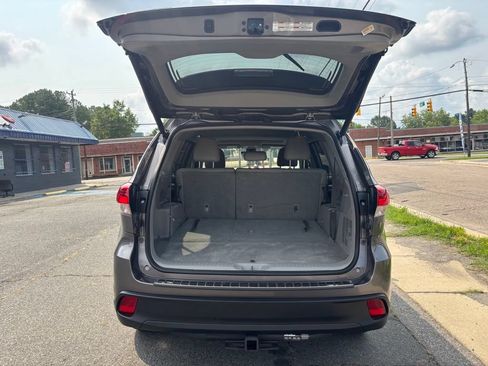 Used 2018 Toyota Highlander XLE FWD image 24