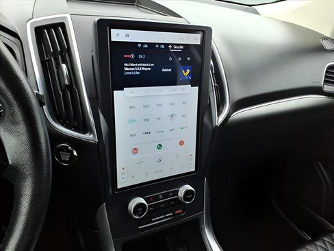 Used 2023 Ford Edge Titanium image 12