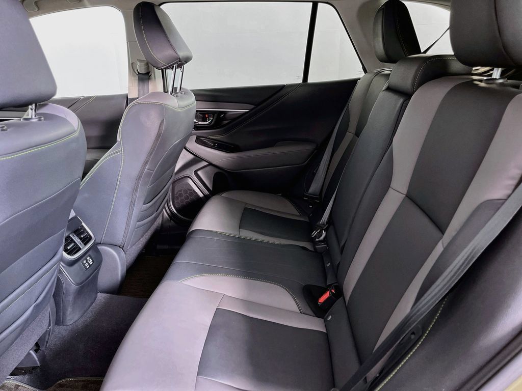 Used 2025 Subaru Outback Onyx Edition AWD/4WD image 31
