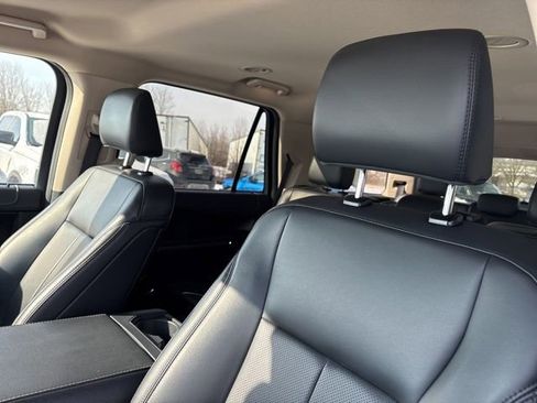 Used 2024 Ford Expedition XLT image 8