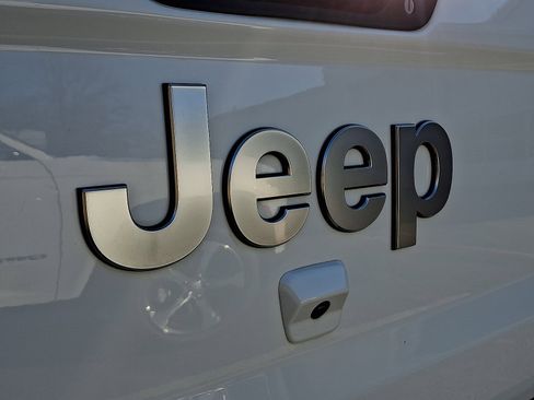 Used 2022 Jeep Gladiator Overland w/ Popular Equipment Package image 31