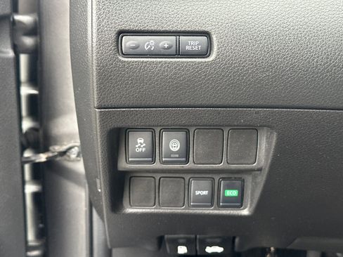 Used 2020 Nissan Rogue Sport SV image 30