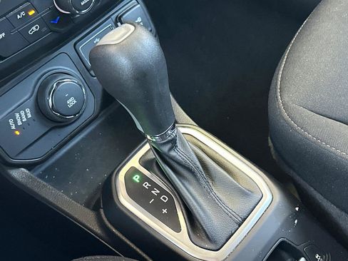 Certified 2023 Jeep Renegade Latitude AWD/4WD image 22