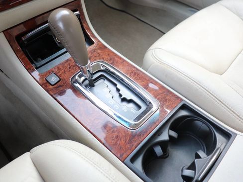 Used 2006 Cadillac DTS Luxury II w/ Sun And Sound Package image 21