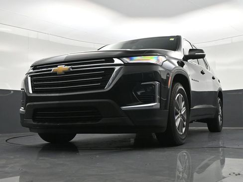 Used 2023 Chevrolet Traverse LT FWD image 28