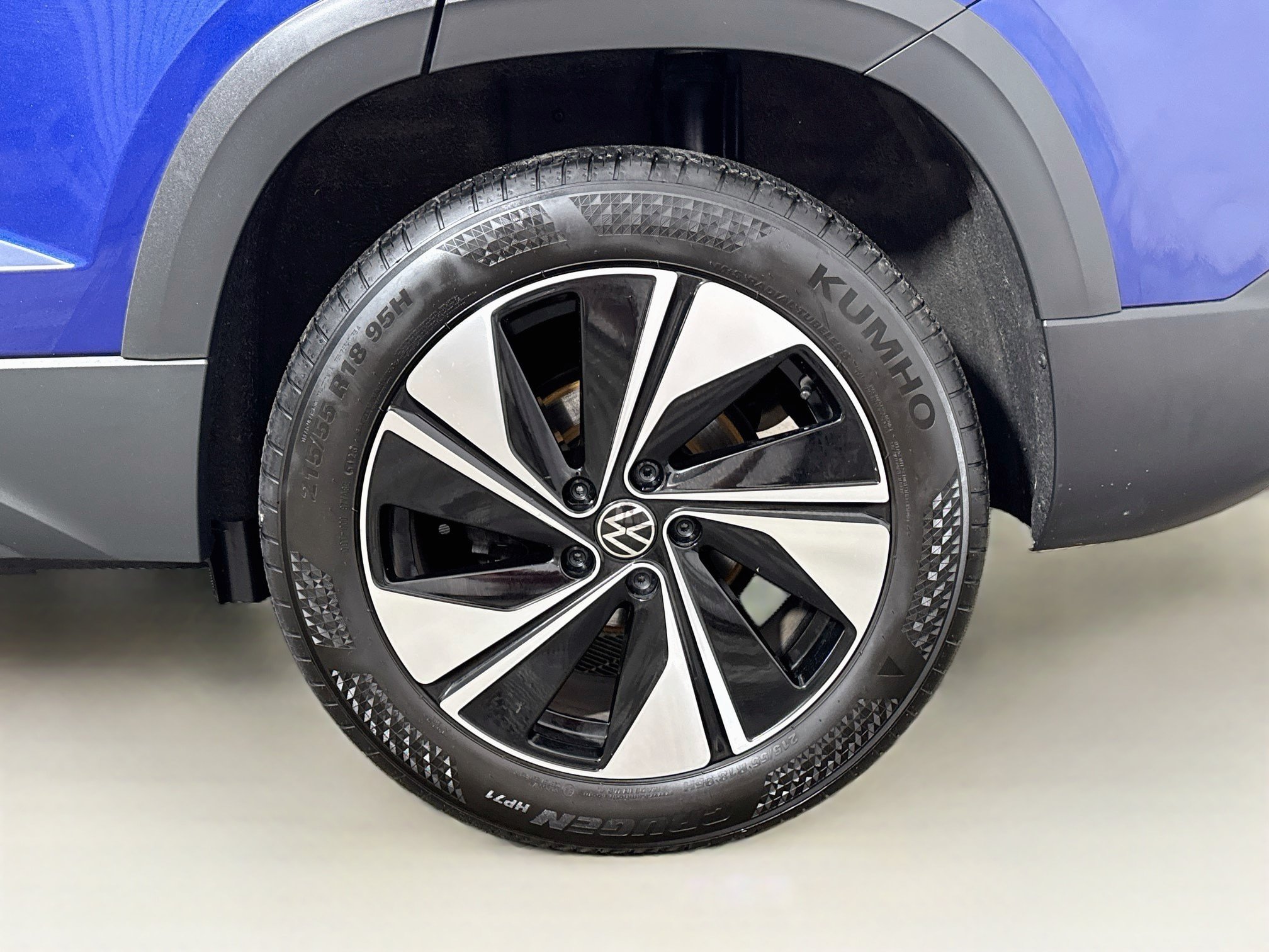 Used 2024 Volkswagen Taos SE w/ Panoramic Sunroof Package AWD/4WD image 27