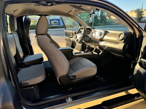 Used 2016 Toyota Tacoma SR5 image 9