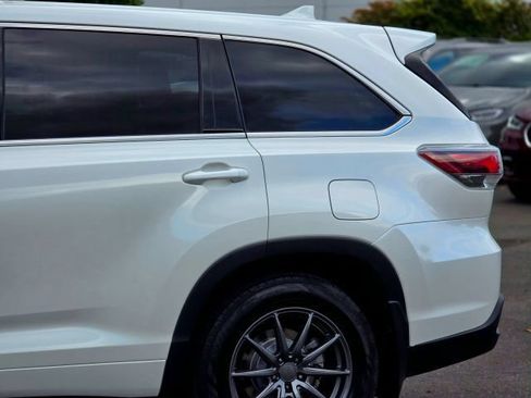 Used 2016 Toyota Highlander LE AWD/4WD image 6