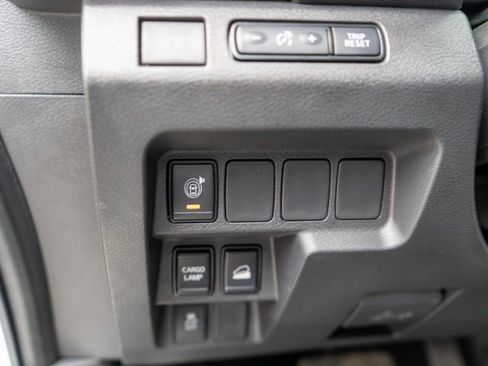 Certified 2025 Nissan Frontier SV AWD/4WD image 21