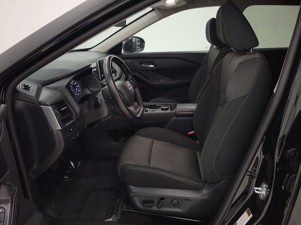 Used 2025 Nissan Rogue SV AWD/4WD image 11