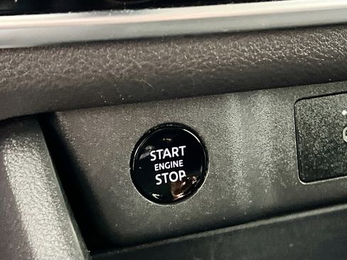 Used 2024 Nissan Rogue S FWD image 24