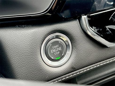 New 2025 Chevrolet Colorado LT w/ LT Convenience Package image 15