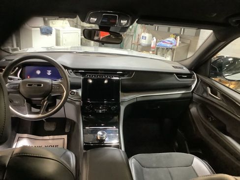 Used 2023 Jeep Grand Cherokee L Laredo image 22