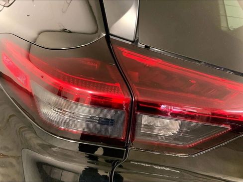 Used 2023 Nissan Rogue SV image 27