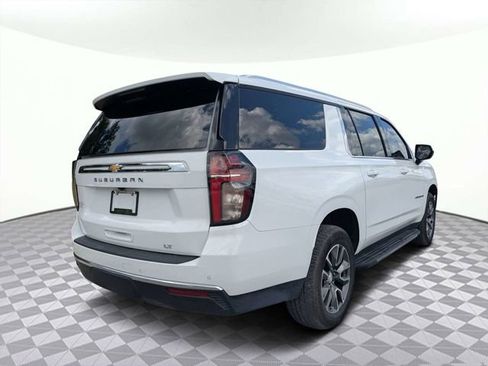 Used 2022 Chevrolet Suburban LT RWD image 4