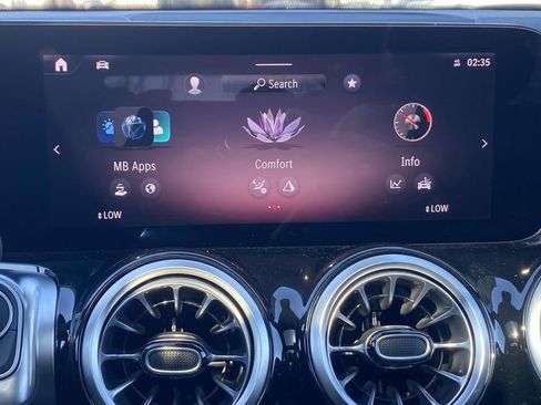 Used 2025 Mercedes-Benz GLB 250 image 27