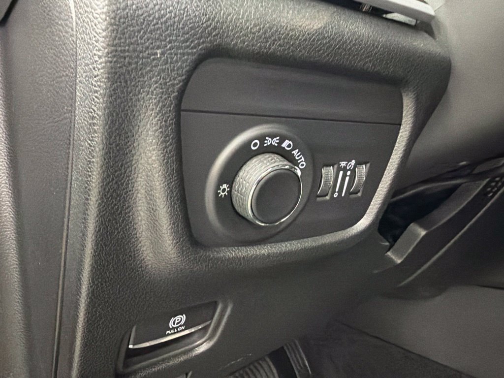 New 2027 Jeep Grand Cherokee Altitude RWD image 14