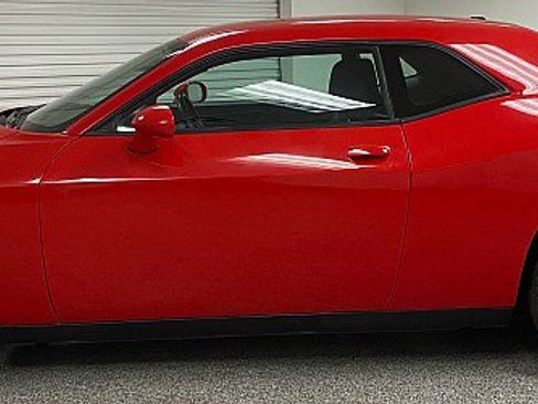 Used 2014 Dodge Challenger R/T image 8