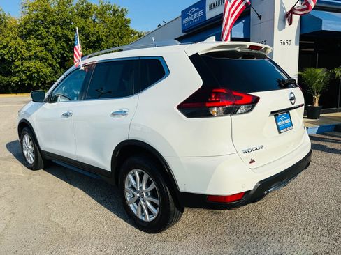 Used 2020 Nissan Rogue SV image 19