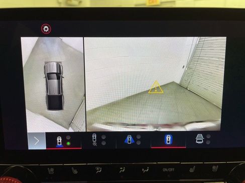 Used 2024 GMC Canyon AT4X image 16