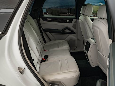 Used 2019 Porsche Cayenne S image 46