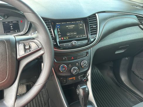 Used 2018 Chevrolet Trax LS FWD image 11