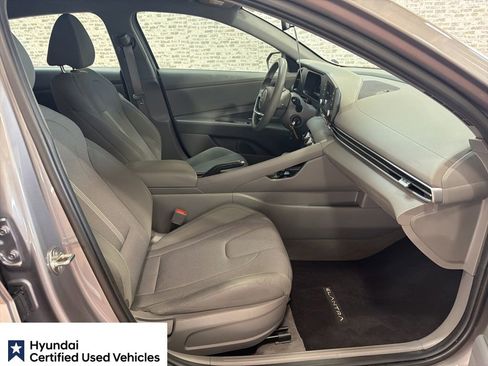 Certified 2024 Hyundai Elantra SE FWD image 14