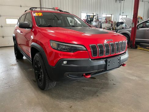 Used 2019 Jeep Cherokee Trailhawk w/ Cold Weather Group AWD/4WD image 4