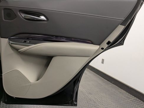 Used 2023 Cadillac XT4 Luxury w/ Cold Weather Package image 25