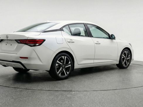 Used 2025 Nissan Sentra SV FWD image 9