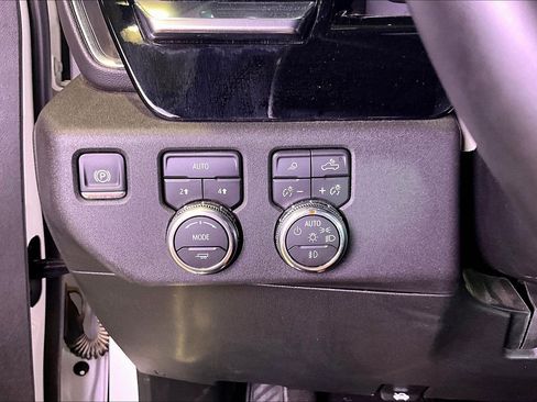 Used 2026 GMC Sierra 1500 SLT AWD/4WD image 18