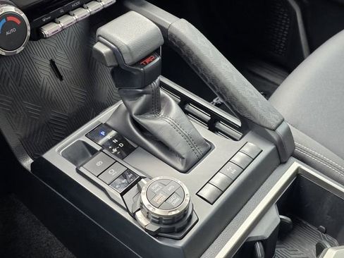 Used 2025 Toyota Tacoma TRD Sport AWD/4WD image 19