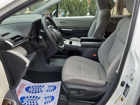 Used 2023 Toyota Sienna LE image 11