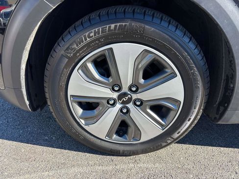 Used 2022 Kia Niro LX image 6