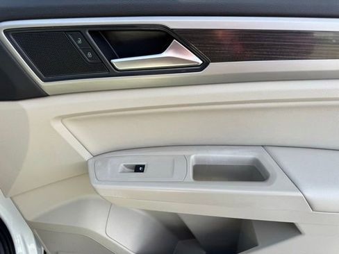 Used 2020 Volkswagen Atlas SE w/ Panoramic Sunroof Package image 25