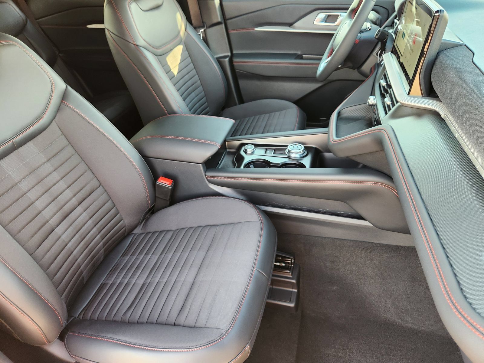 New 2027 Ford Explorer ST-Line w/ Premium Package RWD image 14