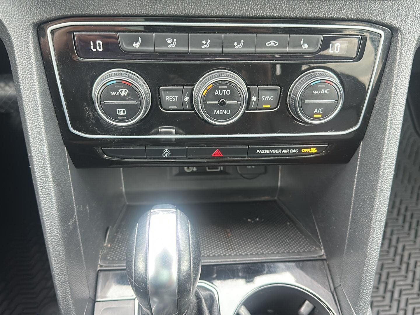 Used 2018 Volkswagen Atlas SEL AWD/4WD image 19