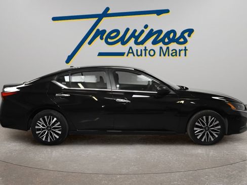 Used 2024 Nissan Altima 2.5 SV FWD image 5