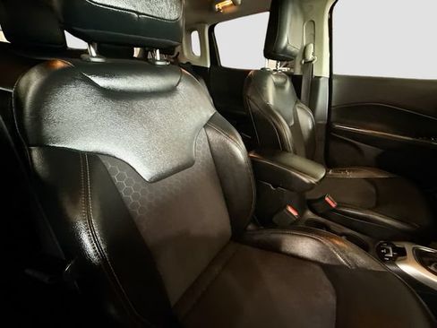 Used 2018 Jeep Compass Latitude w/ Popular Equipment Group FWD image 27