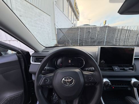 Used 2025 Toyota RAV4 XLE w/ Convenience Package image 37