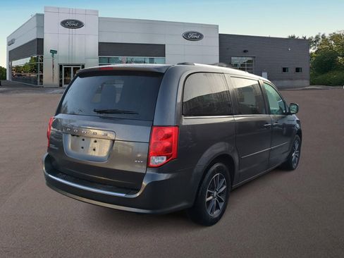 Used 2017 Dodge Grand Caravan SXT image 11