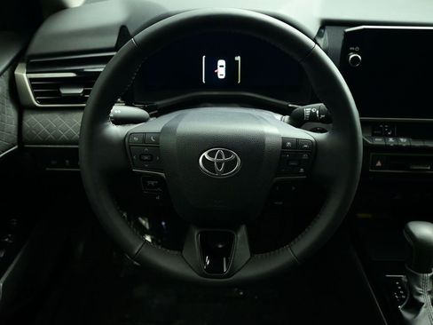 Used 2025 Toyota Camry XLE image 3